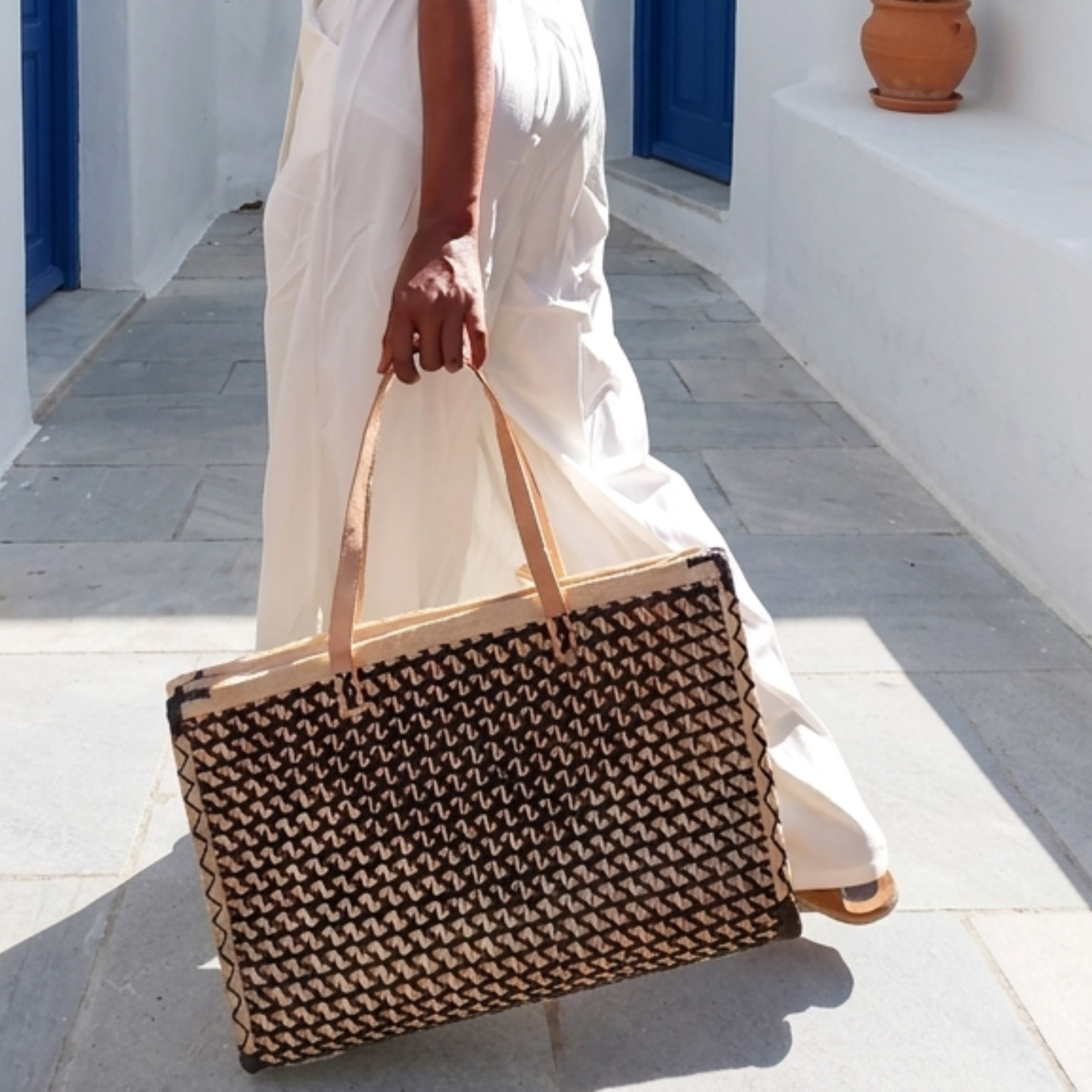 Sac artisanal en raphia damier